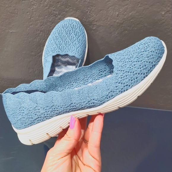 Skechers memory foam Women's Blue  Slip-On Shoes - Picture 1 of 9